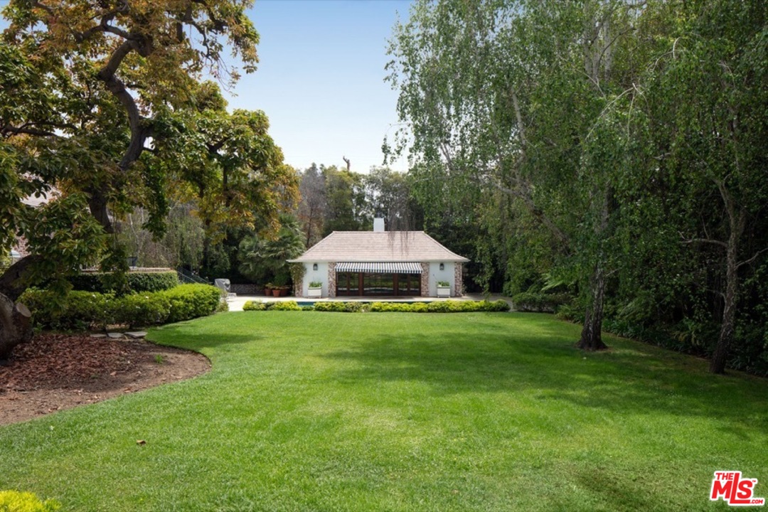 110 North Rockingham Avenue Los Angeles, CA 90049 - Photo 6 of 15