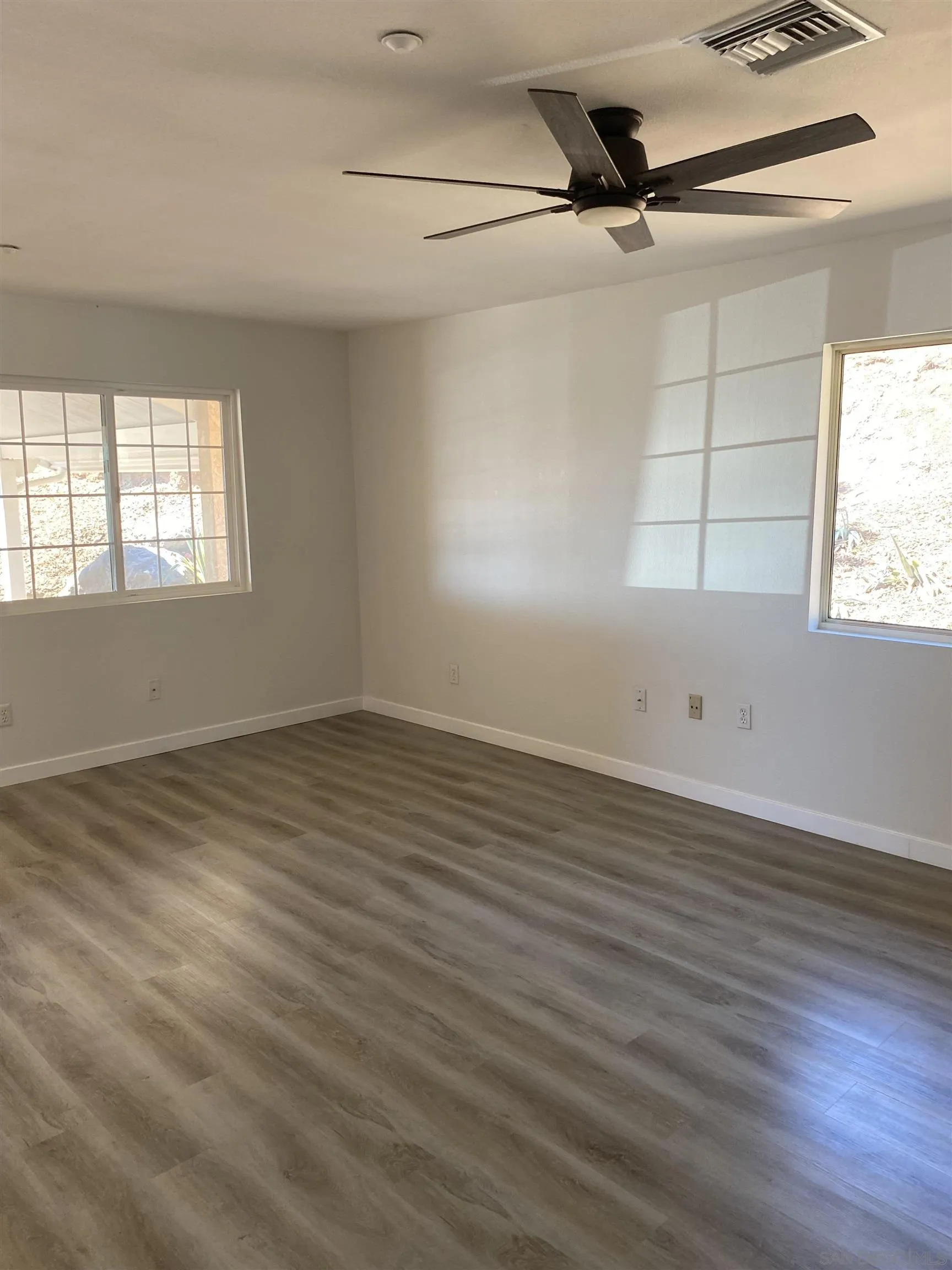15648 Broad Oaks Road El Cajon, CA 92021 - Photo 5 of 28 Gallery Image 5