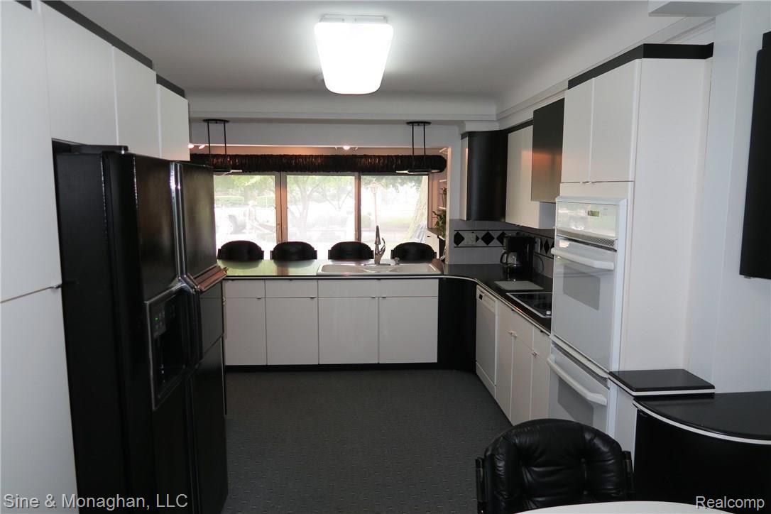25571 Ryan Road Warren, MI 48091 - Photo 11 of 47 img_2173.jpg