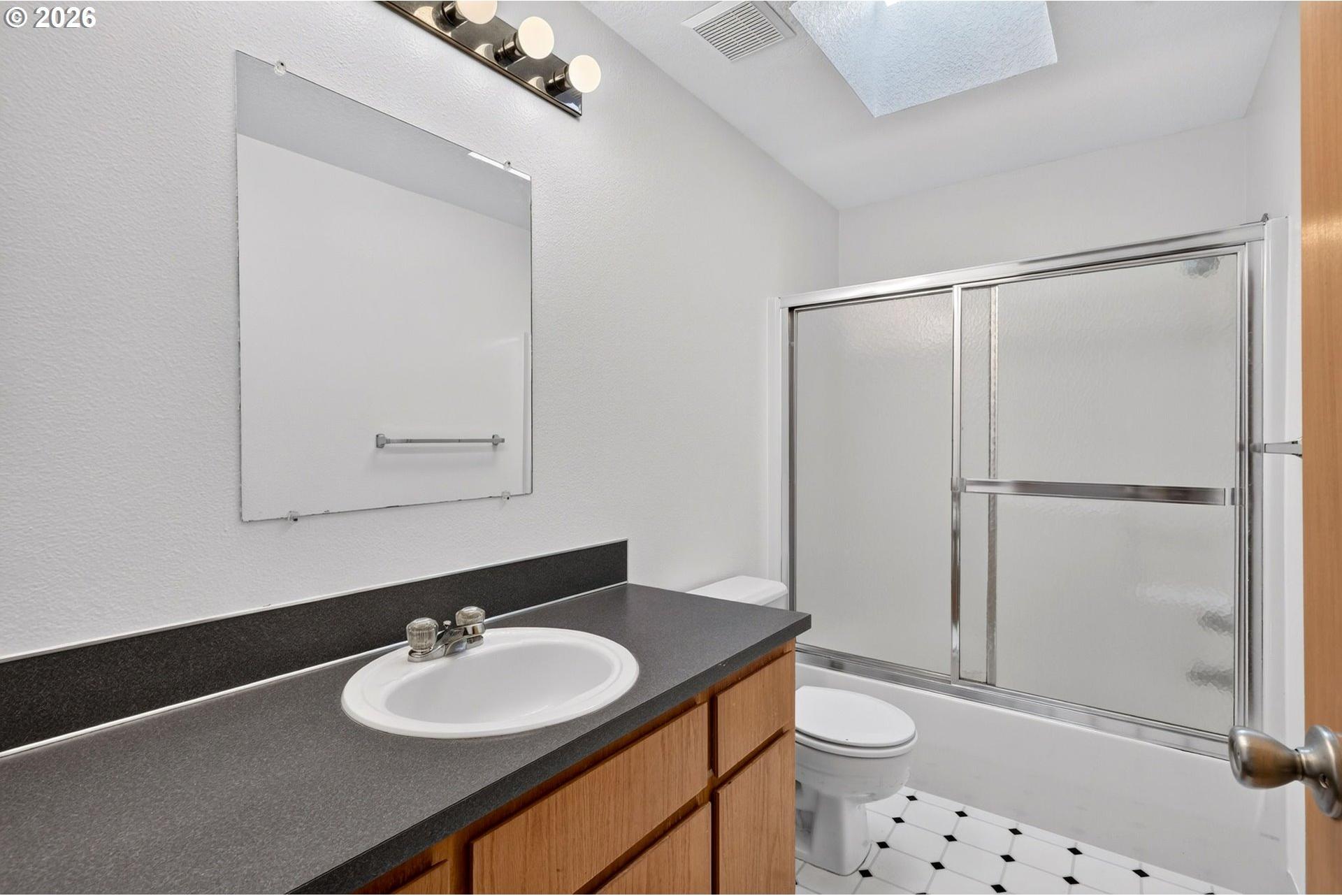 9654 North Edison Street Portland, OR 97203 - Photo 24 of 34 Bathroom