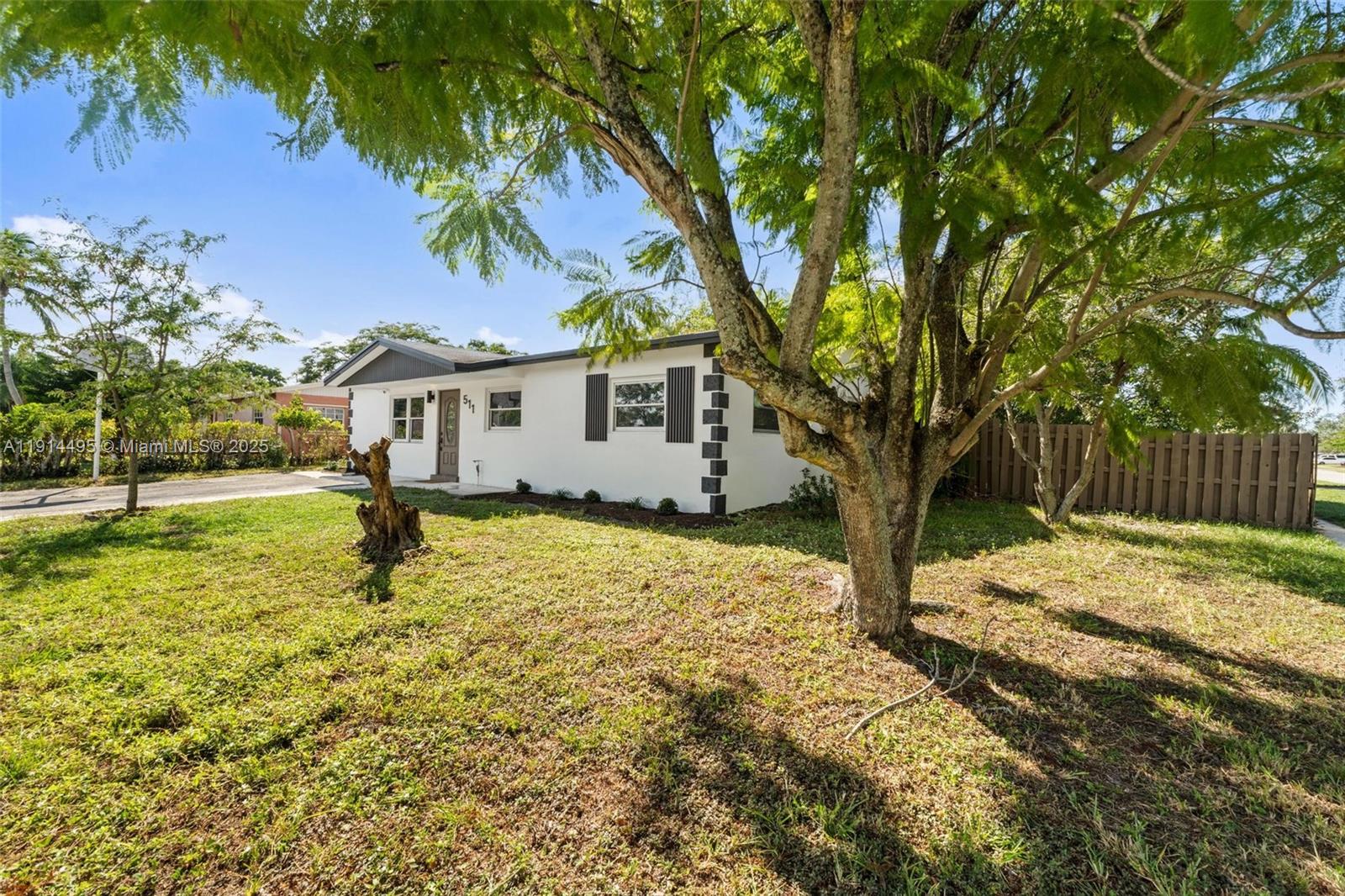 511 Southwest 72nd Avenue North Lauderdale, FL 33068 - Photo 3 of 28