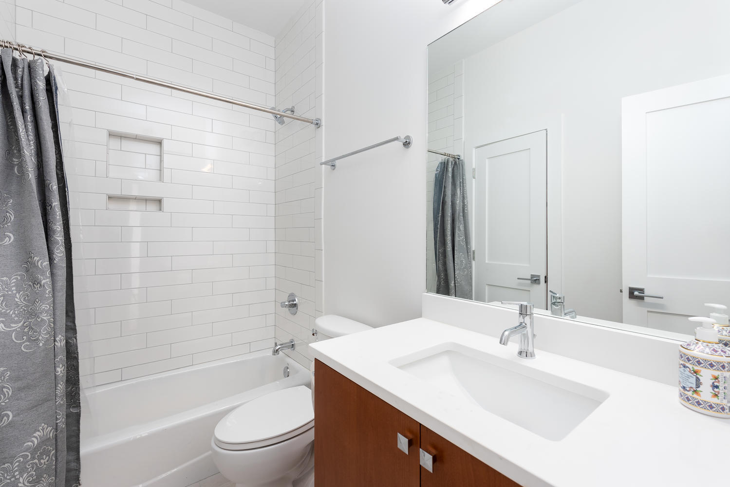 92 Spring Street Charleston, SC 29403 - Photo 15 of 16 92 Spring Street Charleston SC-large-015