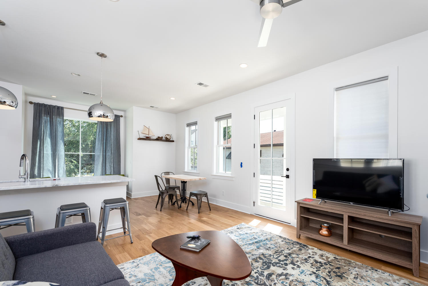92 Spring Street Charleston, SC 29403 - Photo 5 of 16 92 Spring Street Charleston SC-large-004