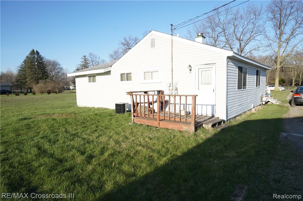 19148 Clark Road Belleville, MI 48111 - Photo 7 of 12