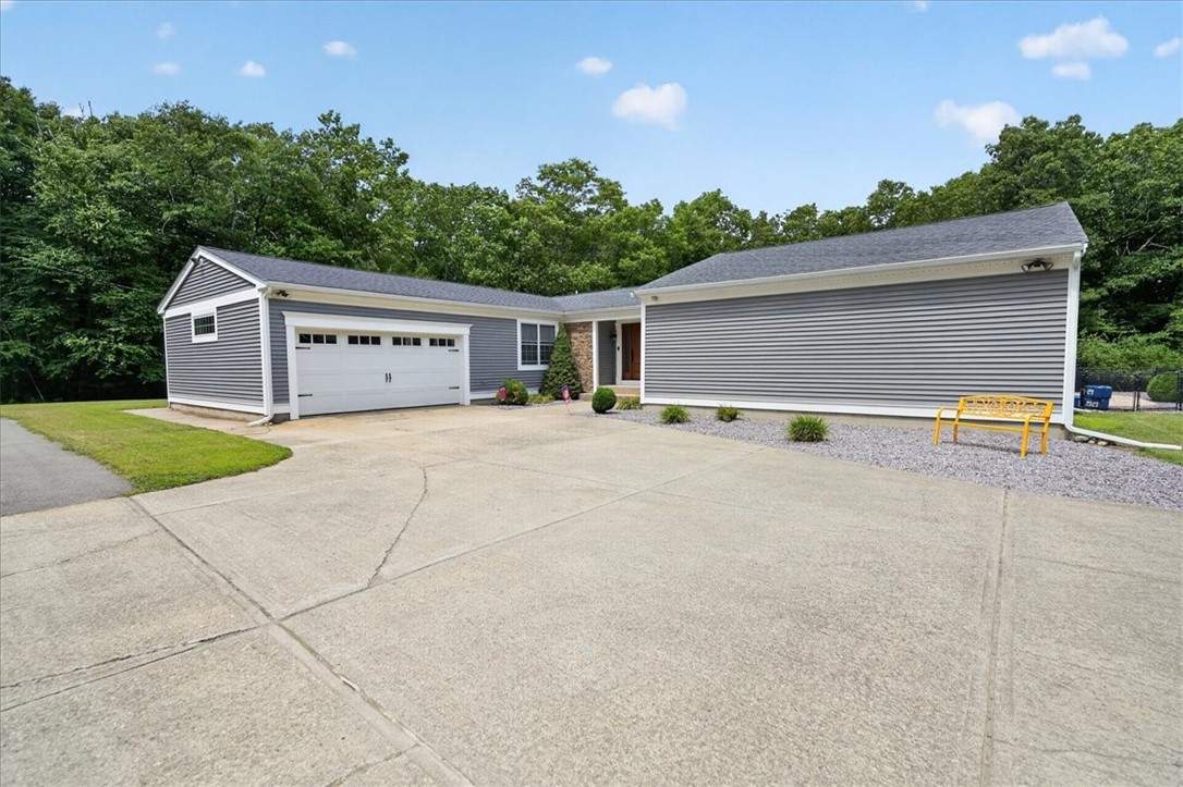 884 Reynolds Road Glocester, RI 02814 - Photo 4 of 49 Gallery Image 4