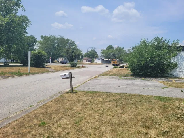 $12,500 | 10 Meadowlark Lane, Beecher, IL 60401