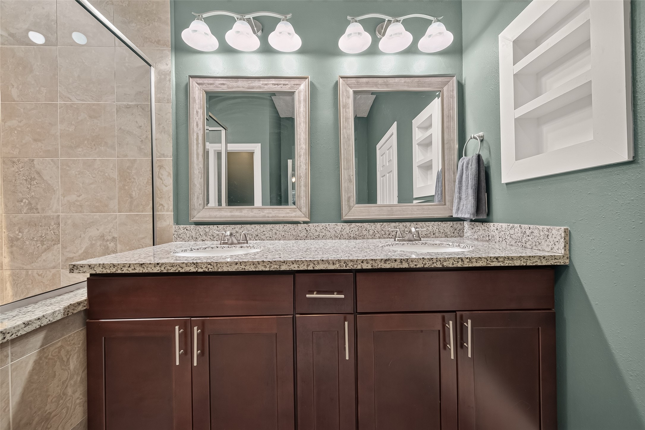 22939 Indian Ridge Drive Katy, TX 77450 - Photo 29 of 35 Primary bathroom with double sinks