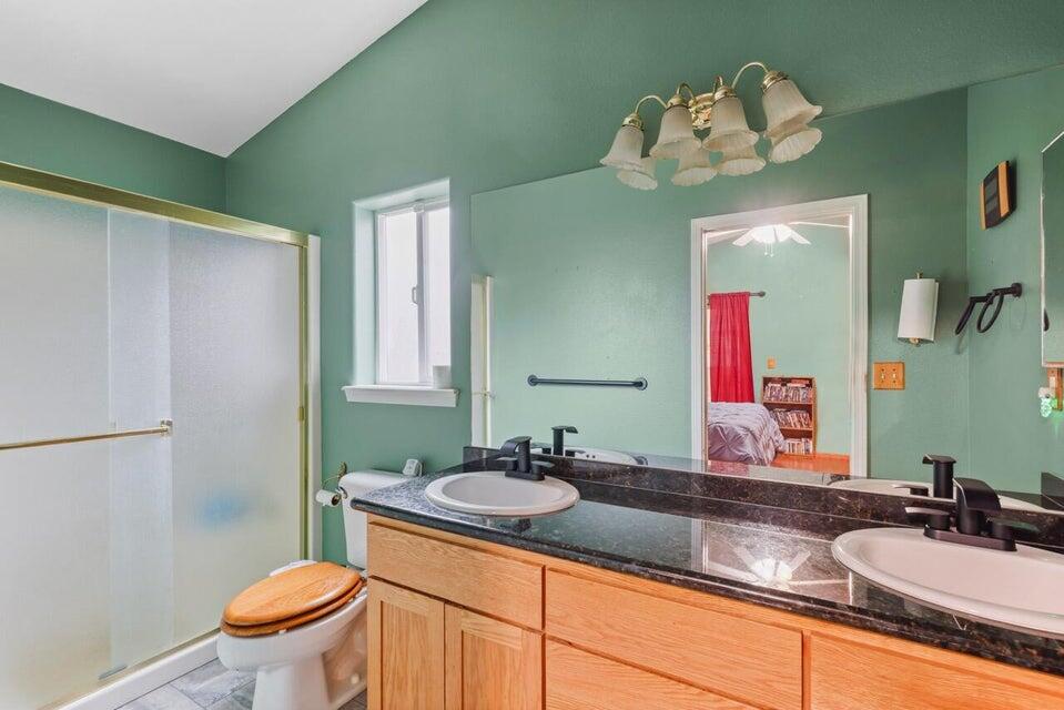 705 Mountain Avenue Central Point, OR 97502 - Photo 18 of 29 18