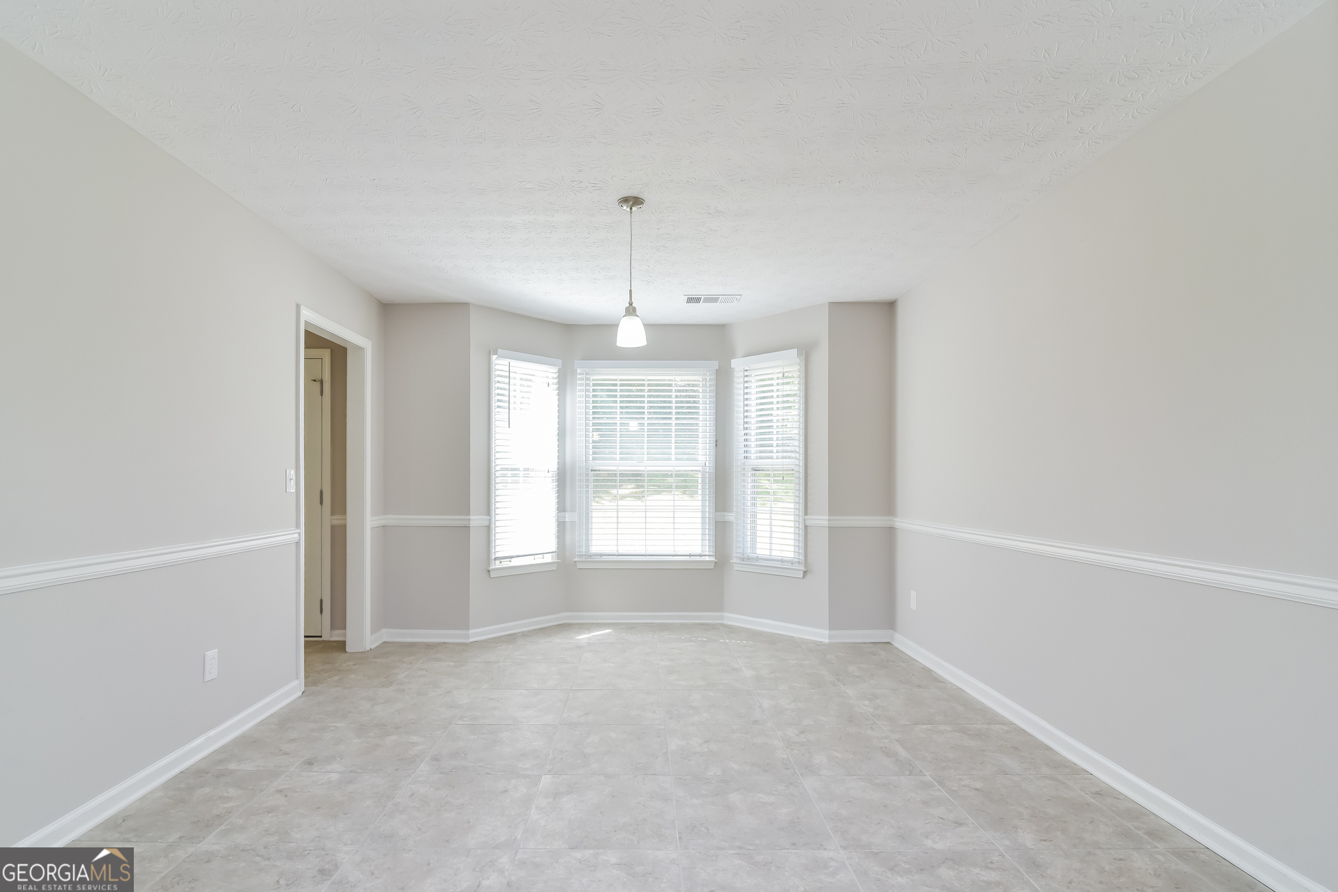 2935 Emerson Lake Drive Snellville, GA 30078 - Photo 4 of 15 a view of an empty room with a window