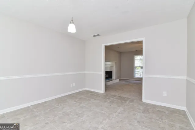 a view of empty room with window
