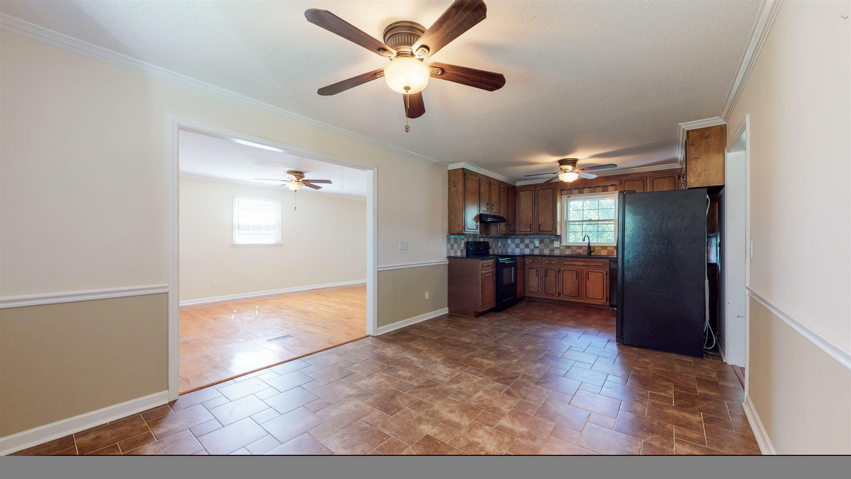 4672 Barfield Crescent Road Murfreesboro, TN 37128 - Photo 4 of 15 Large eat in kitchen with granite counter tops