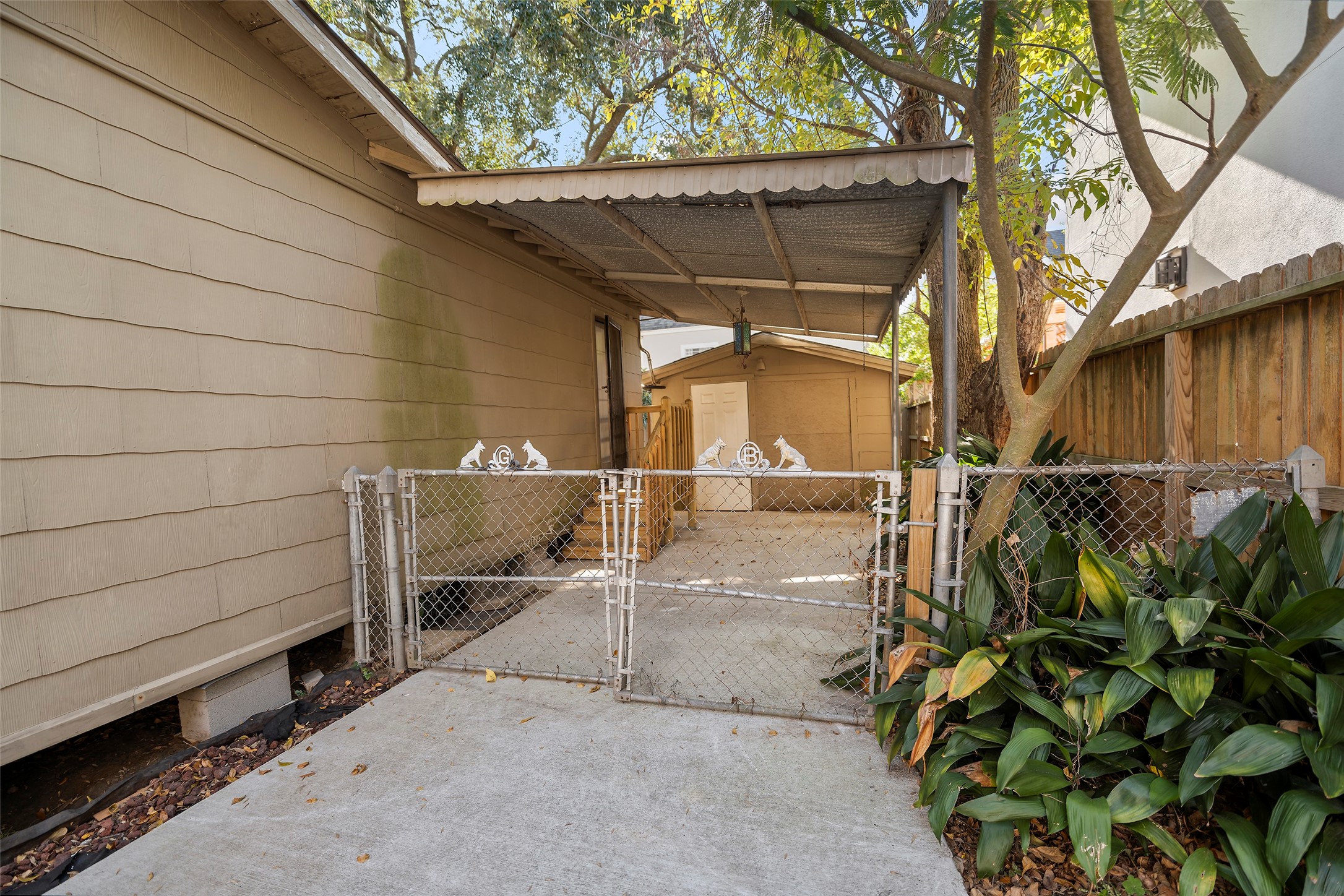 4111 Law Street West University Place, TX 77005 - Photo 18 of 29 a view of outdoor space and yard