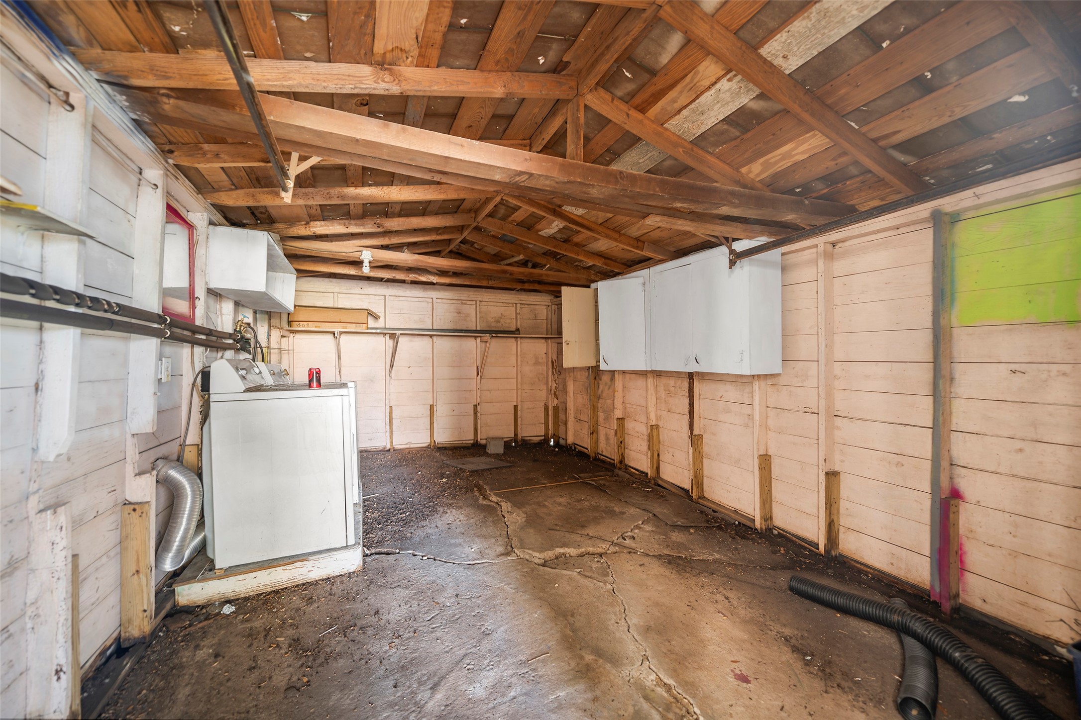 4111 Law Street West University Place, TX 77005 - Photo 20 of 29 a view of a garage