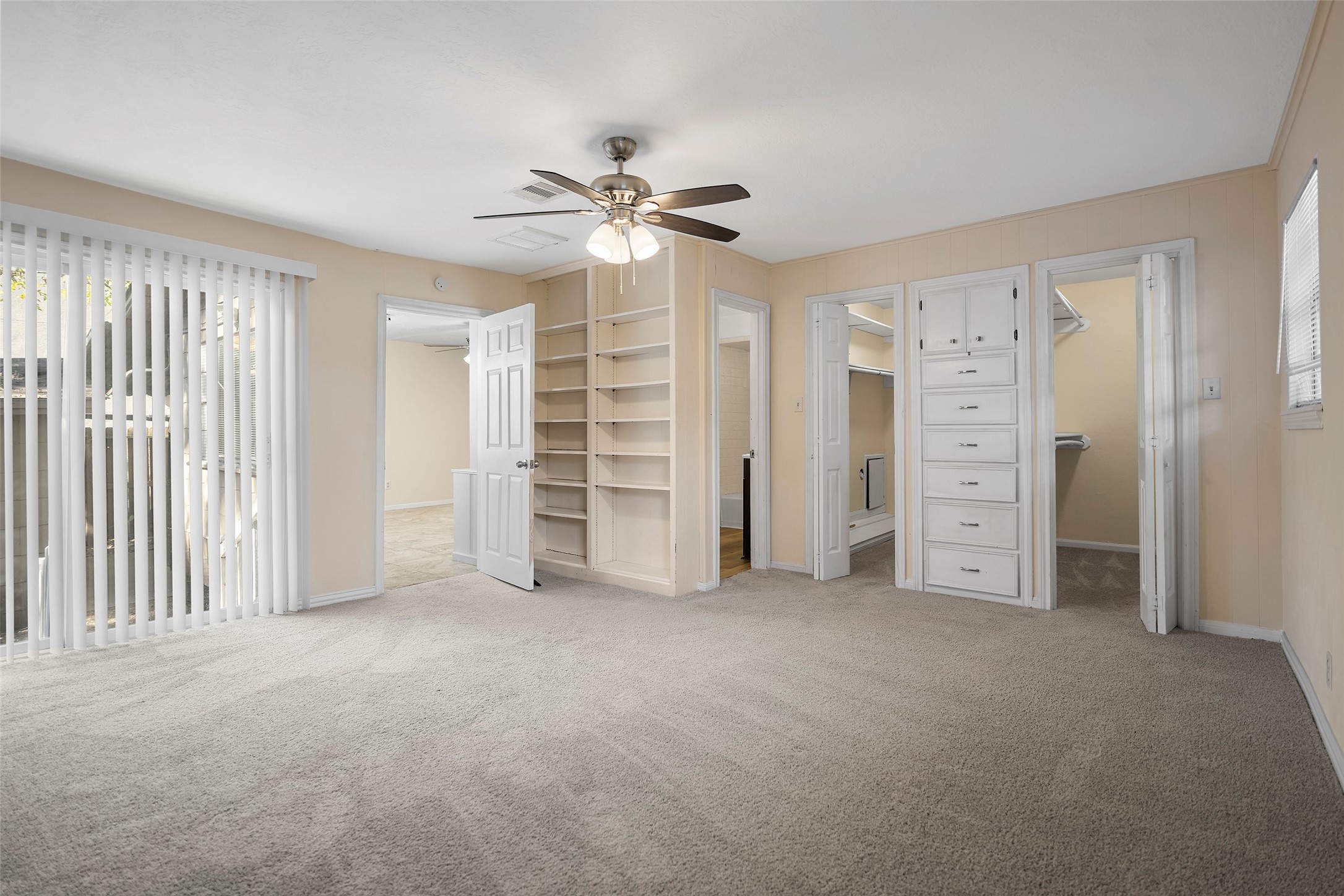 4111 Law Street West University Place, TX 77005 - Photo 26 of 29 an empty room with closet and a ceiling fan