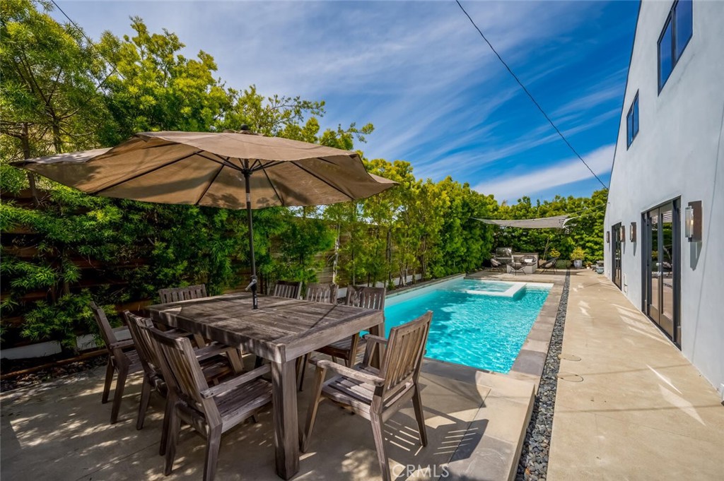 283 Lilac Lane Costa Mesa, CA 92627 - Photo 21 of 22 a patio with a patio table and chairs