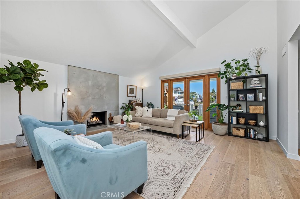 283 Lilac Lane Costa Mesa, CA 92627 - Photo 4 of 22 a living room with furniture and a potted plant