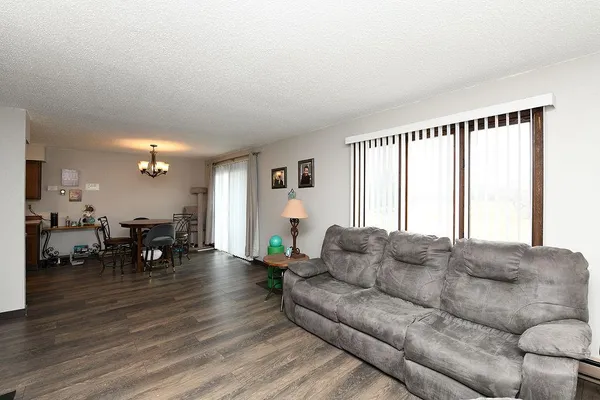 $649,900 | 241 6th Avenue South, Casselton, ND 58012