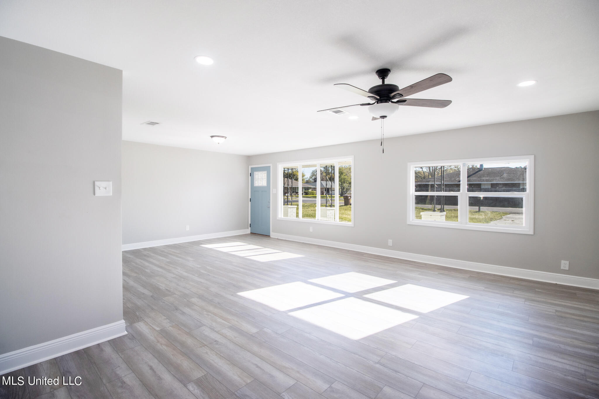 303 Alexander Road Long Beach, MS 39560 - Photo 4 of 21 307 Alexander-107001 (1)