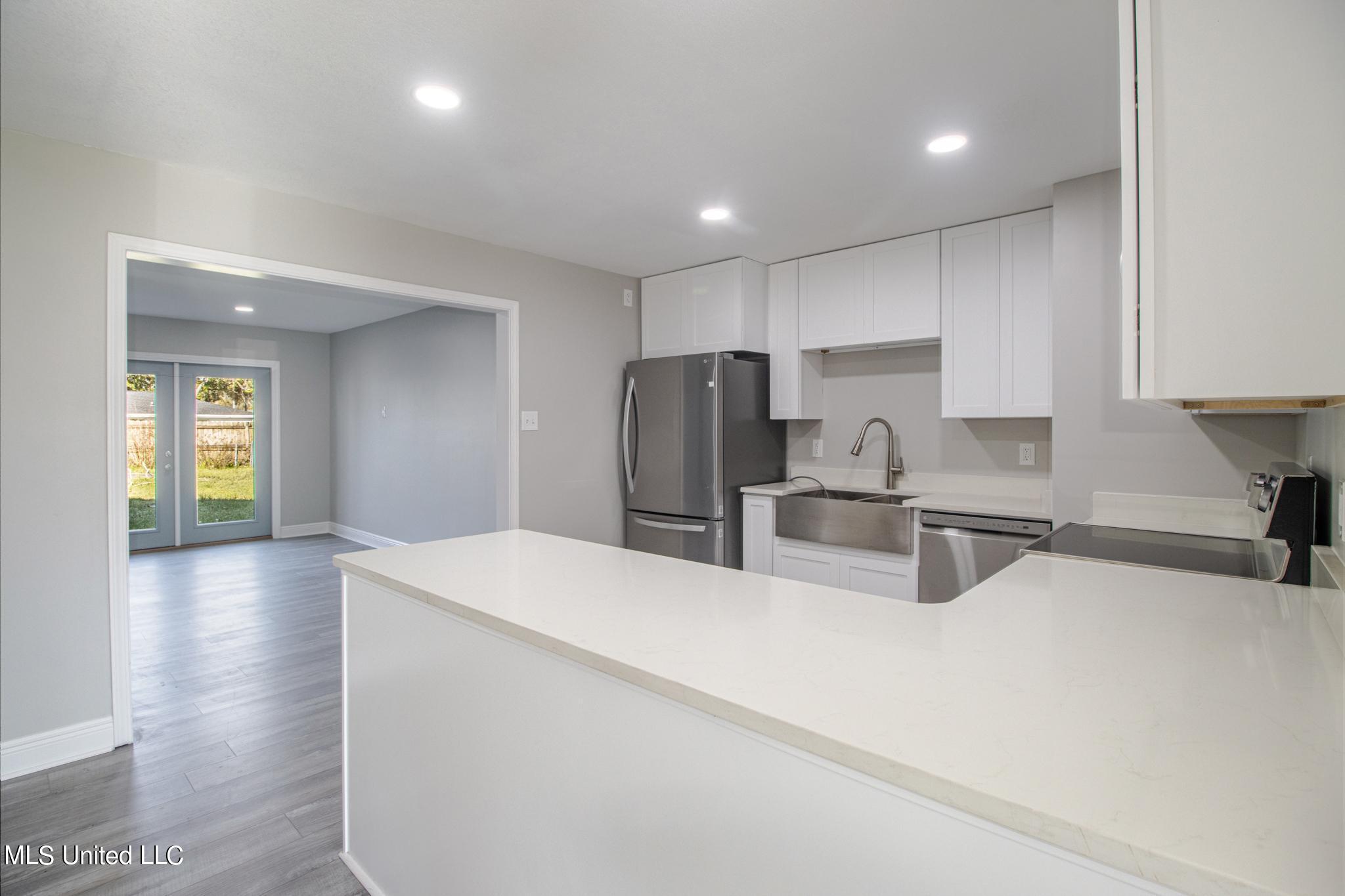 303 Alexander Road Long Beach, MS 39560 - Photo 5 of 21 307 Alexander-107004