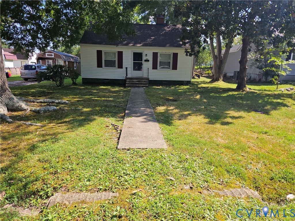 305 5th Street Blackstone, VA 23824 - Photo 1 of 12 a view of a yard in front of a house with large tree