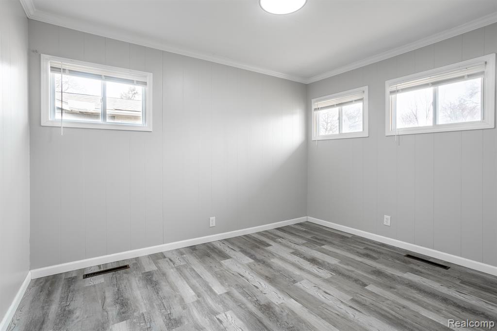 2353 Riverside Drive Port Huron, MI 48060 - Photo 11 of 23