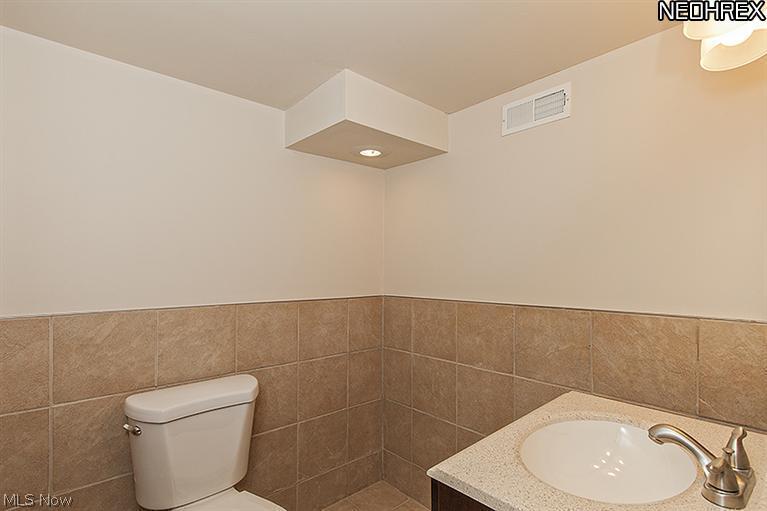 3870 Salisbury Road South Euclid, OH 44121 - Photo 15 of 17