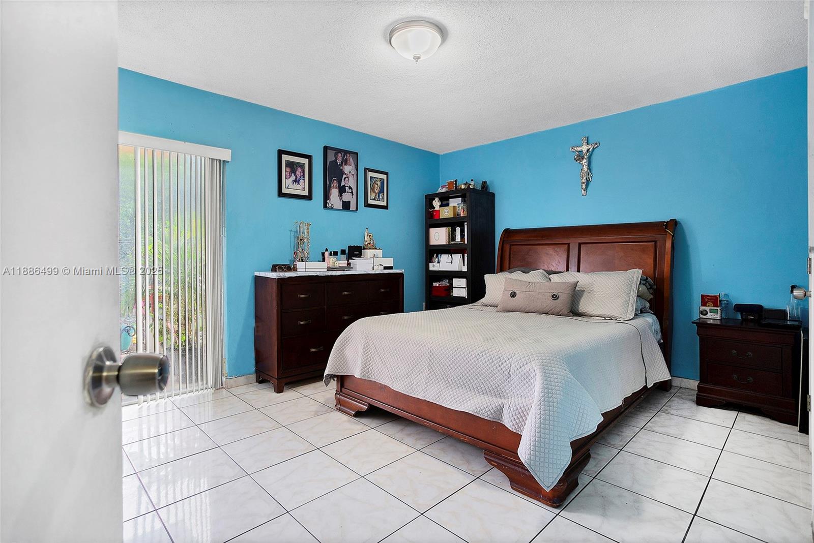 1850 West 56th Street, Unit 2207 Hialeah, FL 33012 - Photo 23 of 33 a bedroom with a bed and a desk