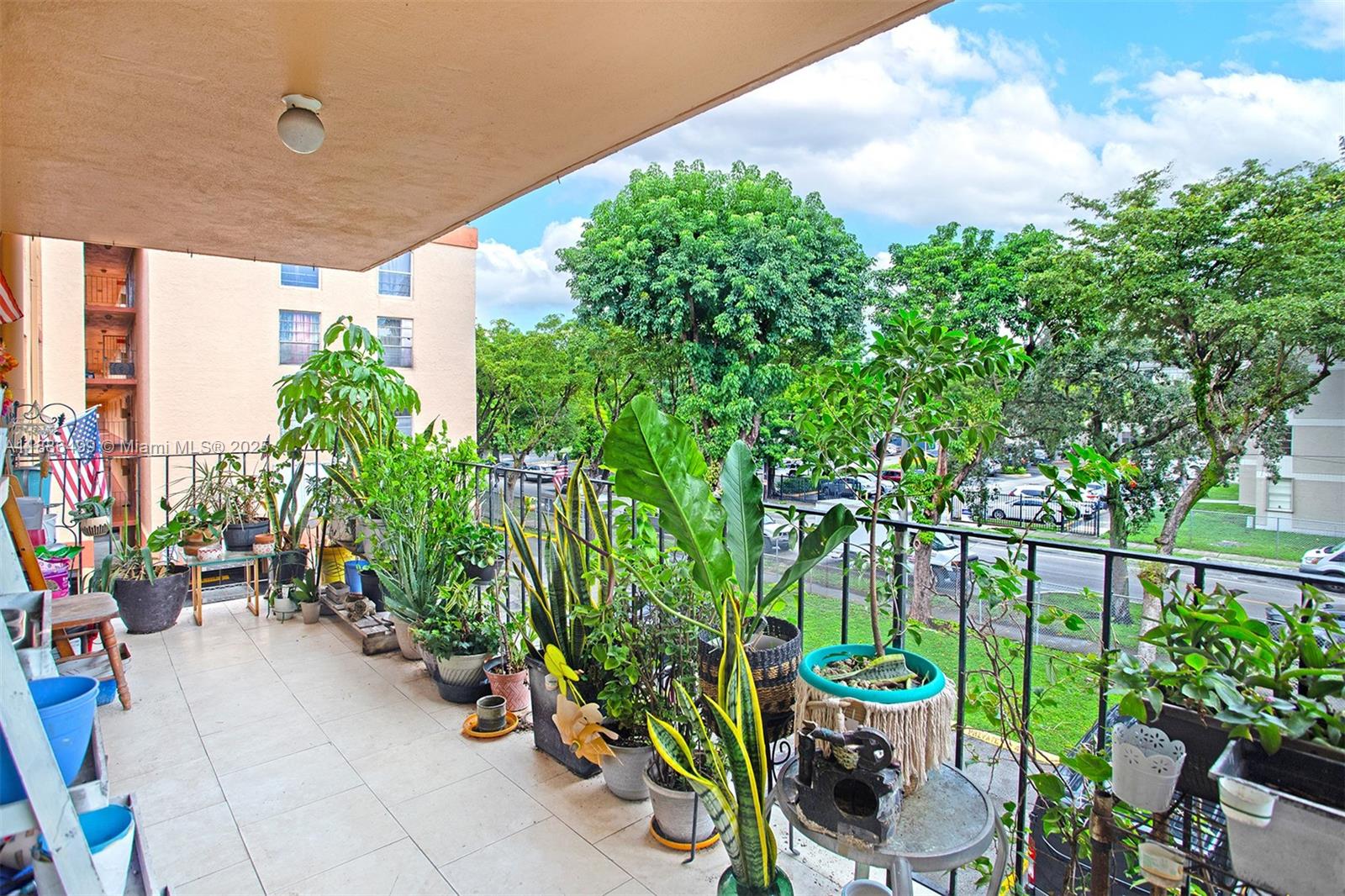 1850 West 56th Street, Unit 2207 Hialeah, FL 33012 - Photo 27 of 33 a view of a patio with plants and garden