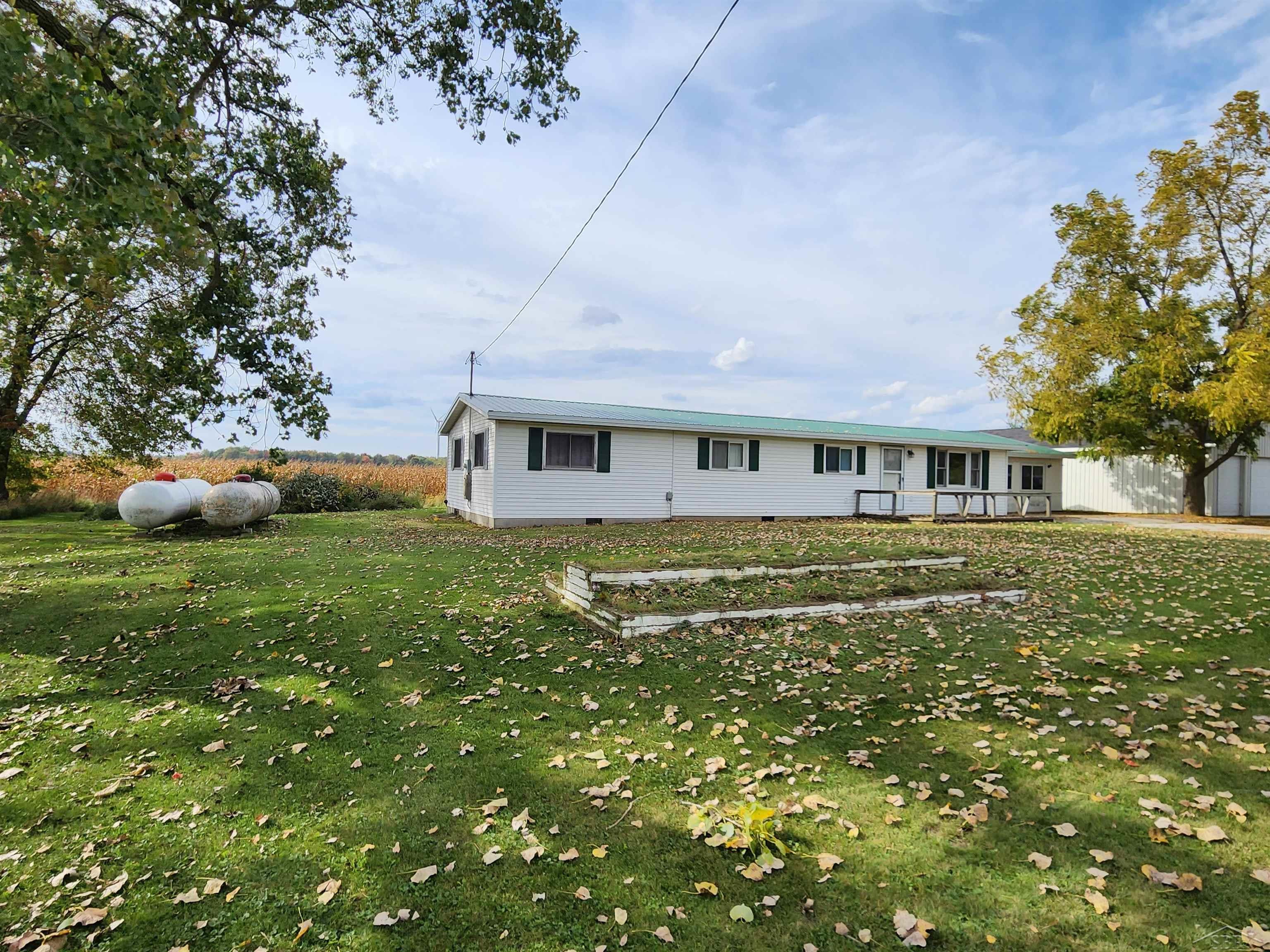 7275 Northeast County Line Road Merrill, MI 48637 - Photo 4 of 34