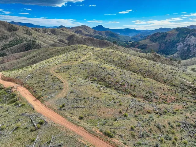 a view of residential houses with outdoor space