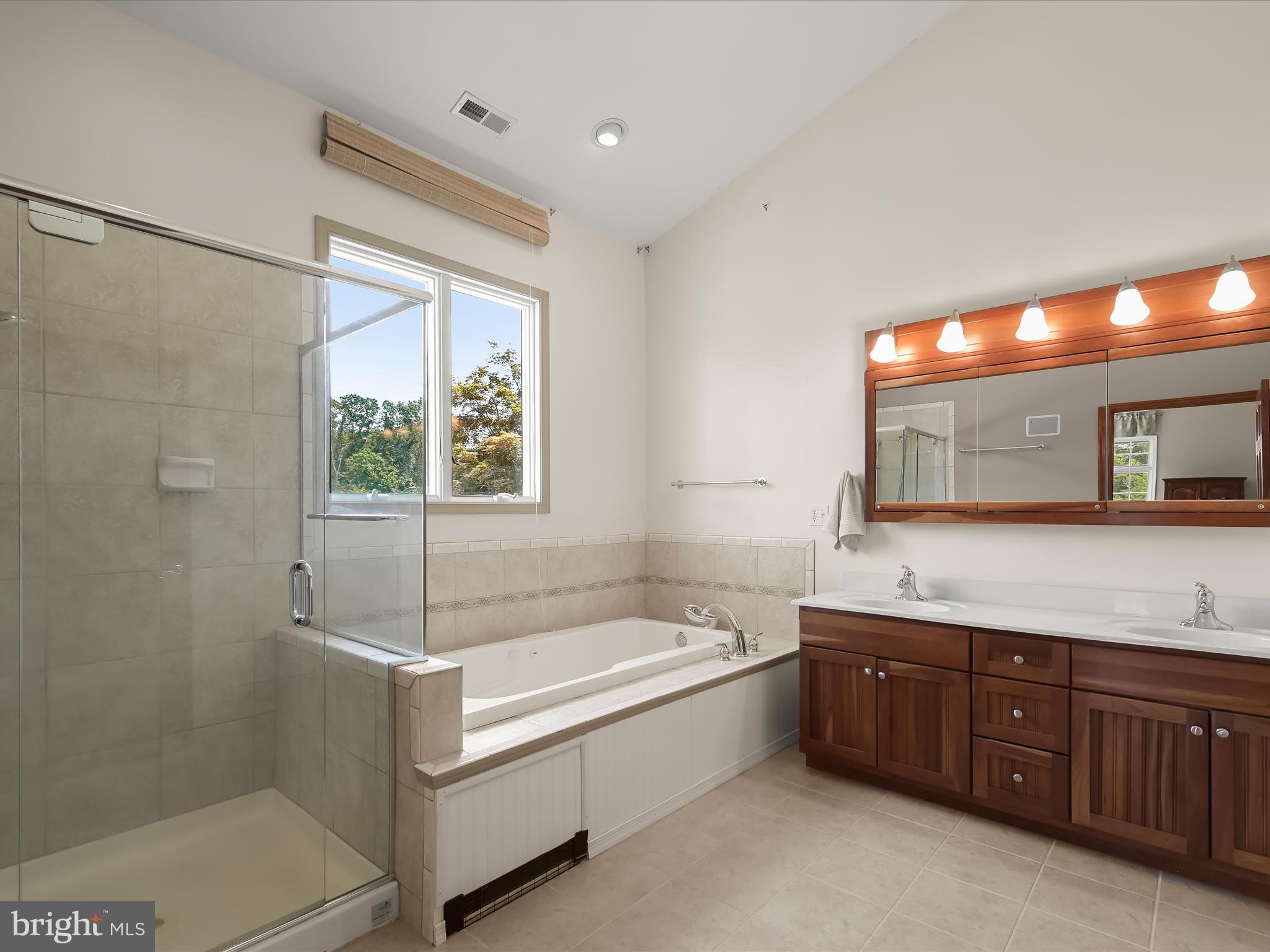 3835 Rinehart Road Westminster, MD 21158 - Photo 23 of 58 Primary Ensuite Bathroom