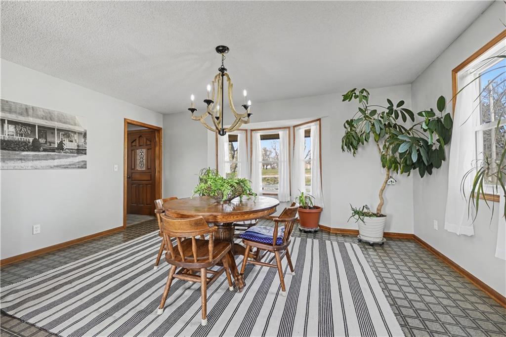 16015 Leavenworth Road Basehor, KS 66007 - Photo 11 of 42