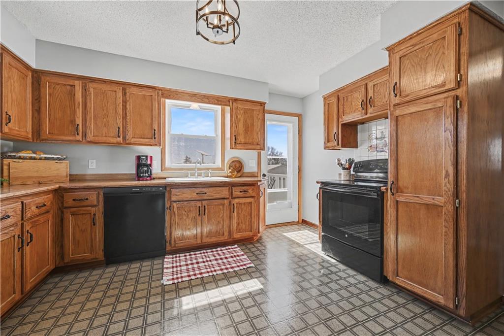 16015 Leavenworth Road Basehor, KS 66007 - Photo 12 of 42