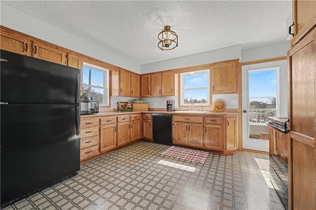 16015 Leavenworth Road Basehor, KS 66007 - Photo 13 of 42