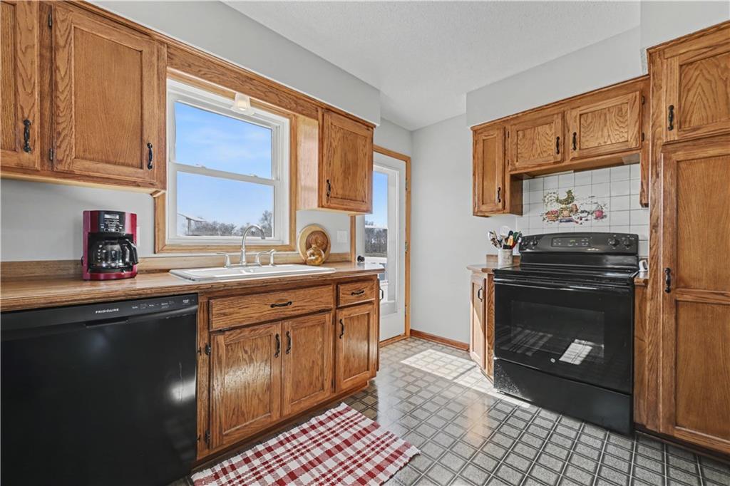 16015 Leavenworth Road Basehor, KS 66007 - Photo 15 of 42