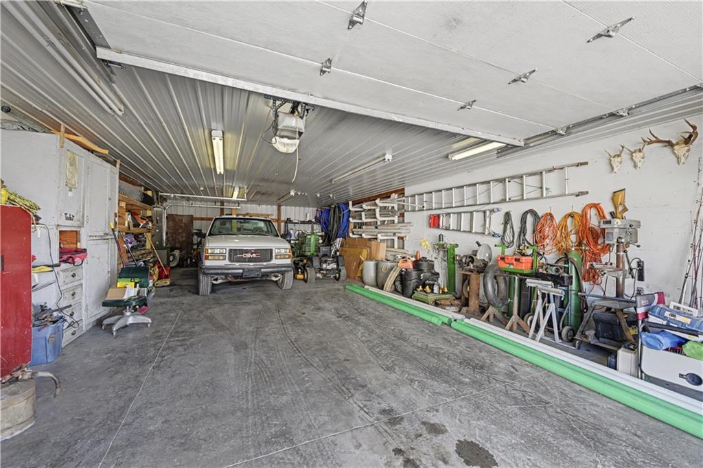 16015 Leavenworth Road Basehor, KS 66007 - Photo 4 of 42