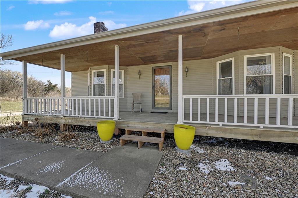 16015 Leavenworth Road Basehor, KS 66007 - Photo 6 of 42