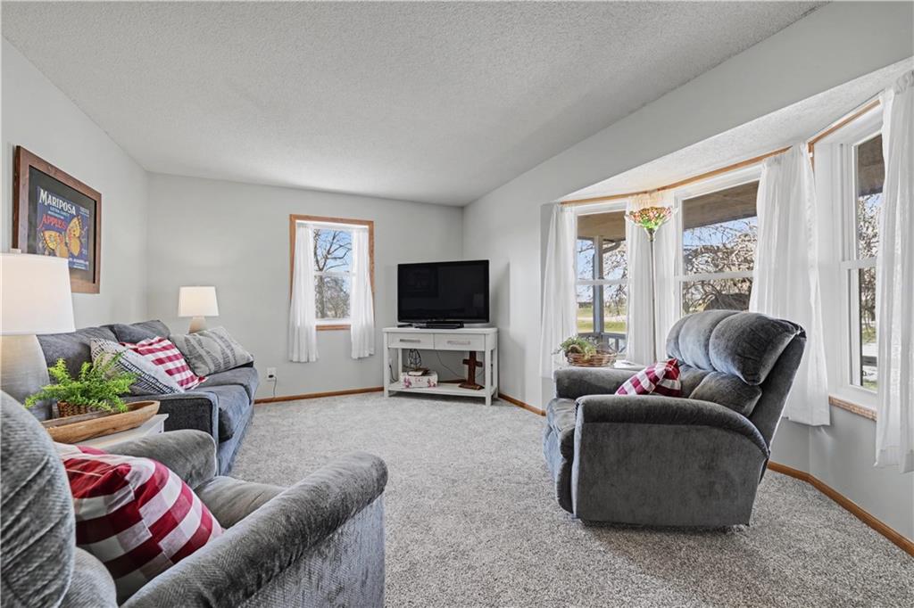 16015 Leavenworth Road Basehor, KS 66007 - Photo 7 of 42