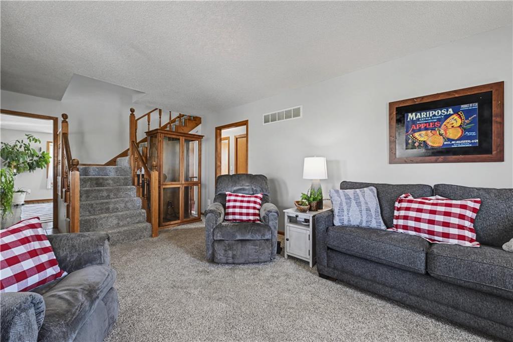 16015 Leavenworth Road Basehor, KS 66007 - Photo 9 of 42