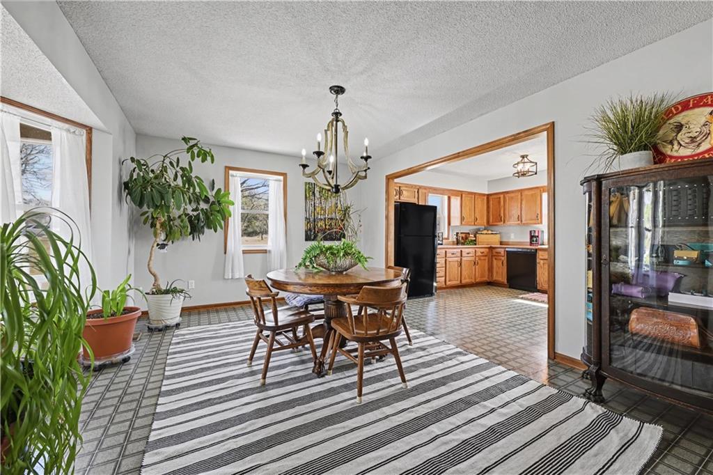 16015 Leavenworth Road Basehor, KS 66007 - Photo 10 of 42