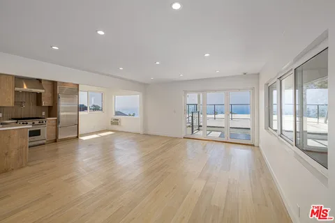 $1,695,000 | 2442 South Coast Highway, Unit 8, Laguna Beach, CA 92651
