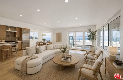 $1,695,000 | 2442 South Coast Highway, Unit 8, Laguna Beach, CA 92651