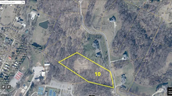 $100,000 | 10 Bella Vista Drive, Vienna, WV 26105
