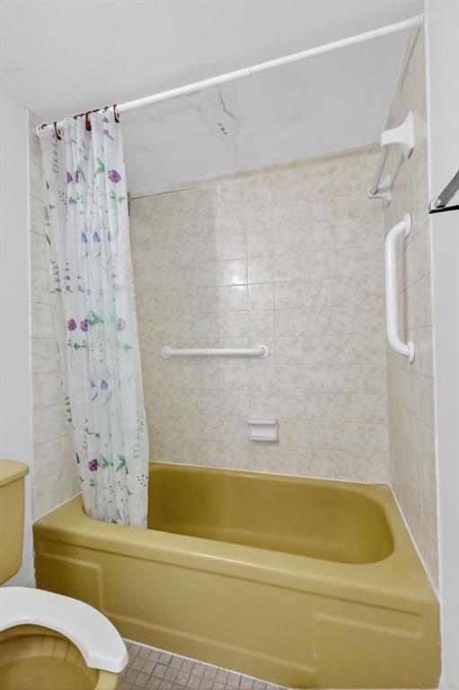 2750 Northeast 183rd Street, Unit 911 Aventura, FL 33160 - Photo 19 of 34 a bathroom with a bathtub and shower