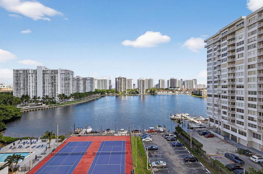 2750 Northeast 183rd Street, Unit 911 Aventura, FL 33160 - Photo 34 of 34 a view of city and a lake