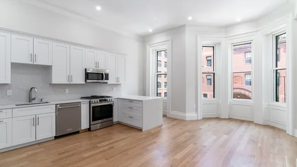 $7,250 | 232 Clarendon Street, Unit 2, Boston, MA 02116