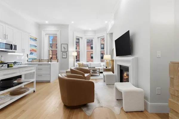 $7,250 | 232 Clarendon Street, Unit 2, Boston, MA 02116