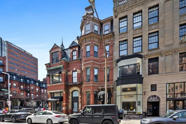 $7,250 | 232 Clarendon Street, Unit 2, Boston, MA 02116