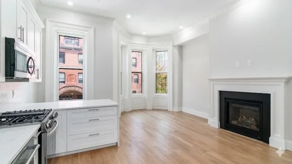 $7,250 | 232 Clarendon Street, Unit 2, Boston, MA 02116