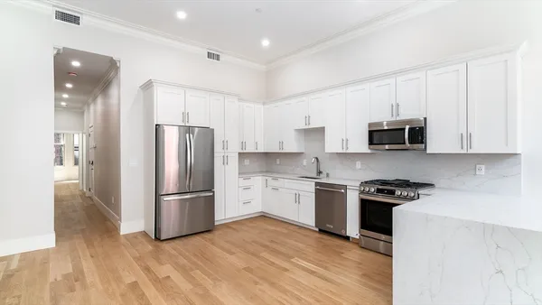 $7,250 | 232 Clarendon Street, Unit 2, Boston, MA 02116